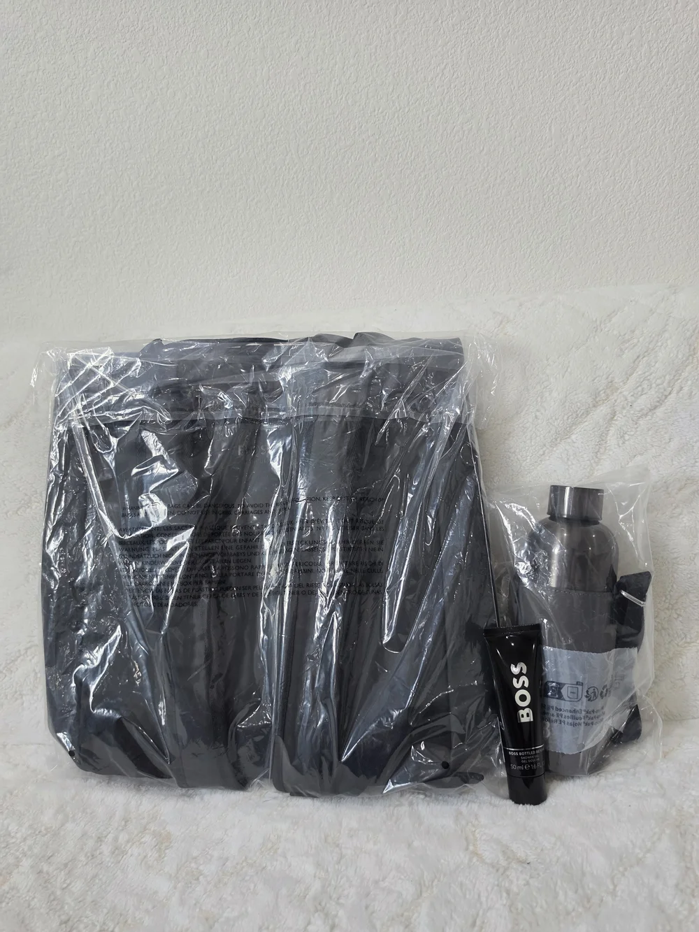 Hugo Boss Men Back Pack and Portable Water Bottle Set.